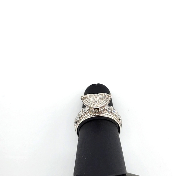 Sterling Silver 925 Heart Ring with Cubic Zirconia Stones - Picture 9 of 15